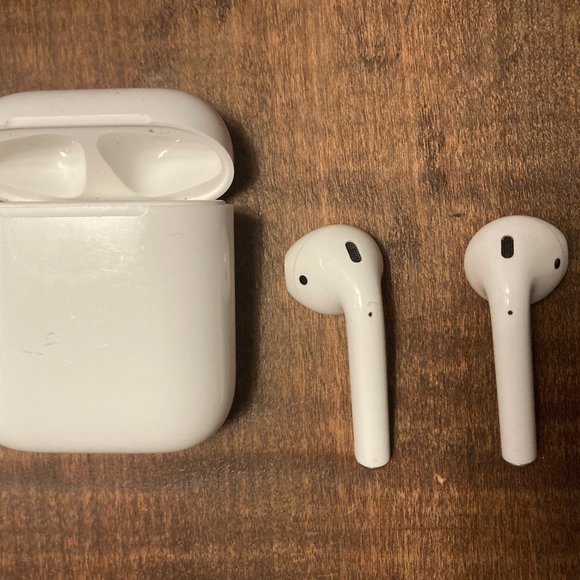 AirPods 2nd generation - Picture 1 of 3